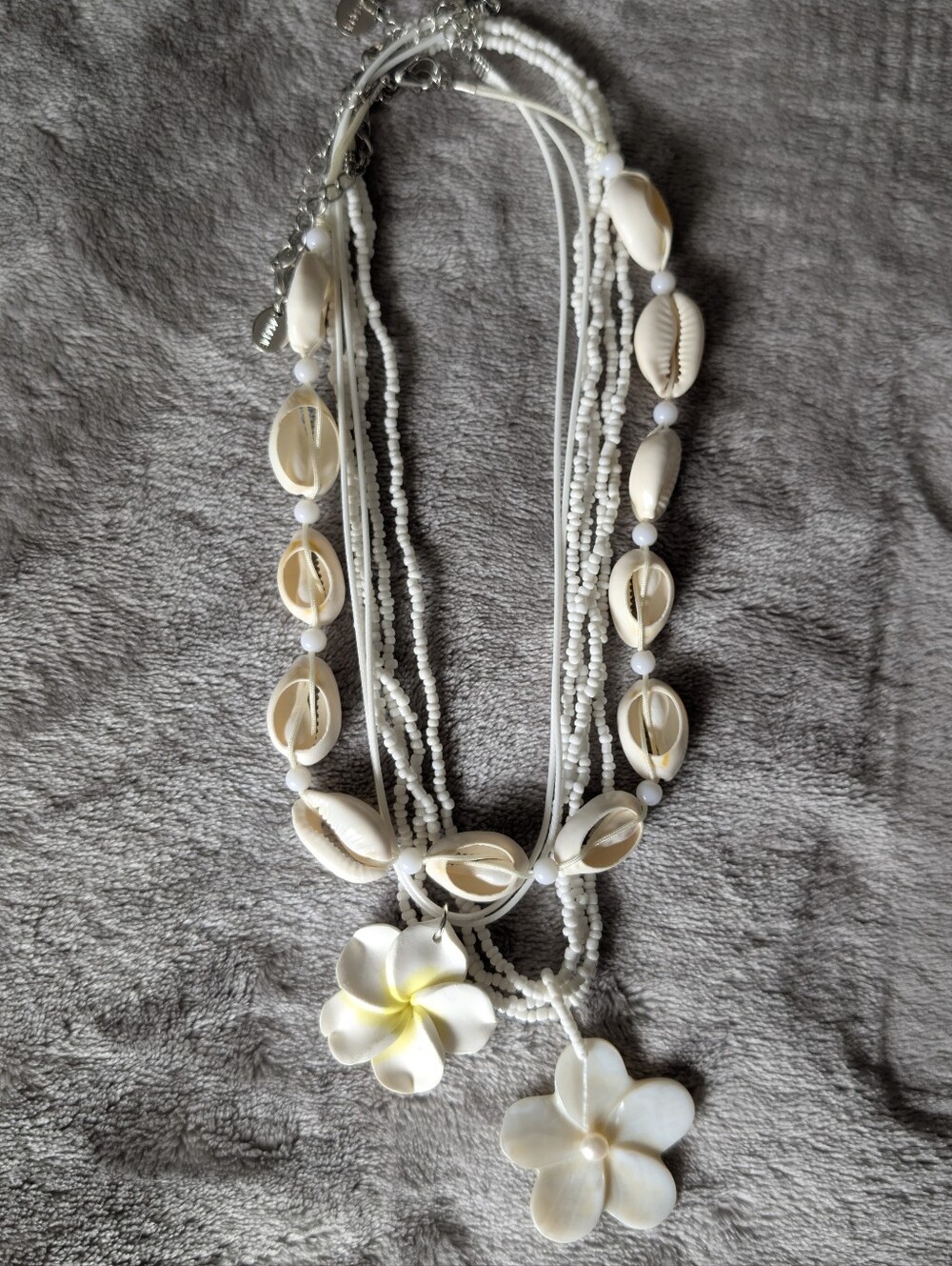Shell and Plumeria White Beach Necklace Set - Picture 4 of 4